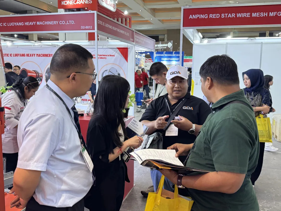 GIDA representatives discussing product brochures with exhibition visitors