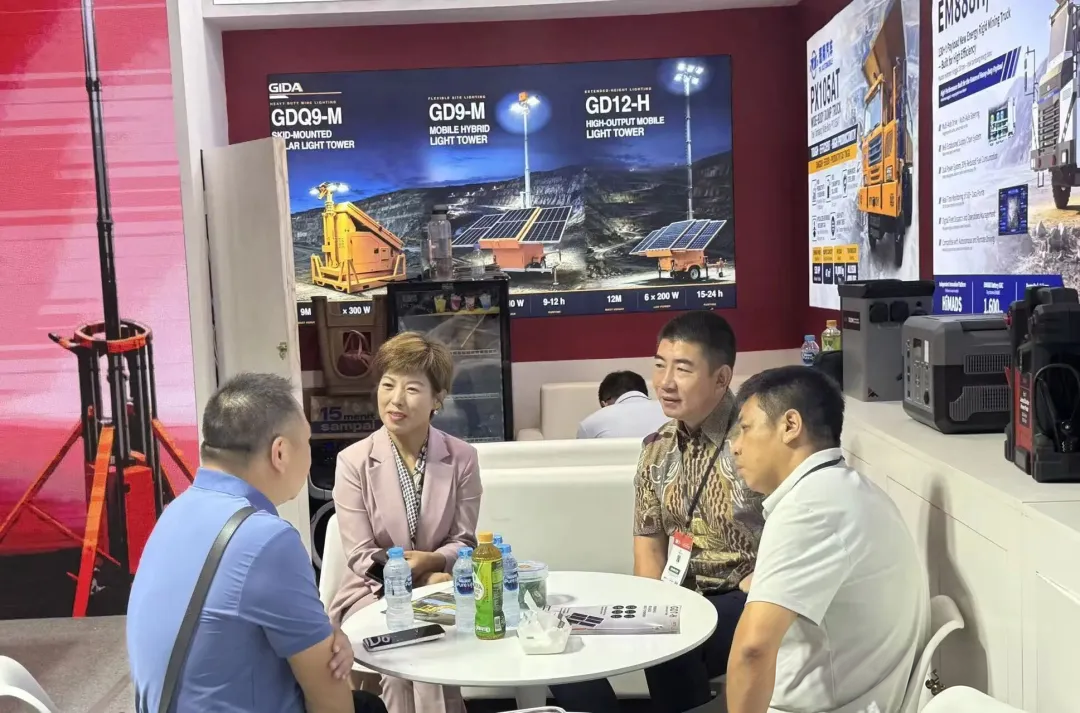 GIDA team and visitors discussing mining-site lighting at Mining Indonesia 2026