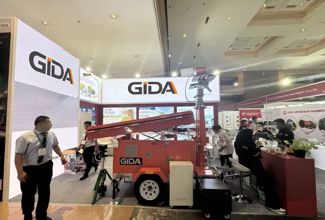Orange GIDA mobile light tower at the exhibition booth