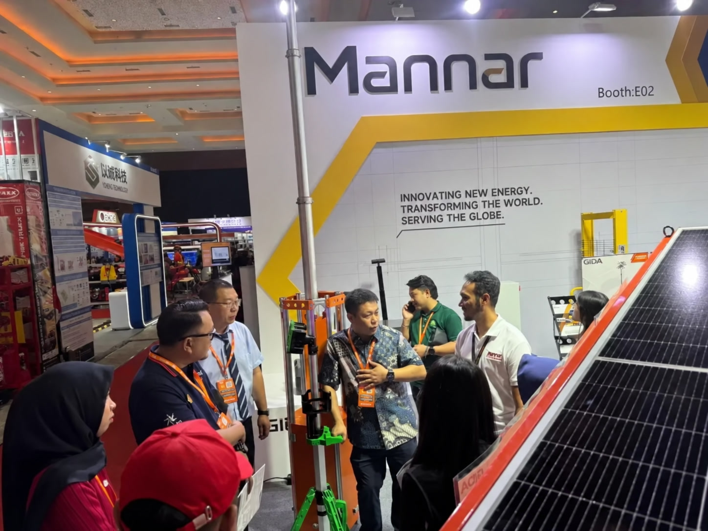 GIDA team discussing lighting equipment configurations with exhibition visitors