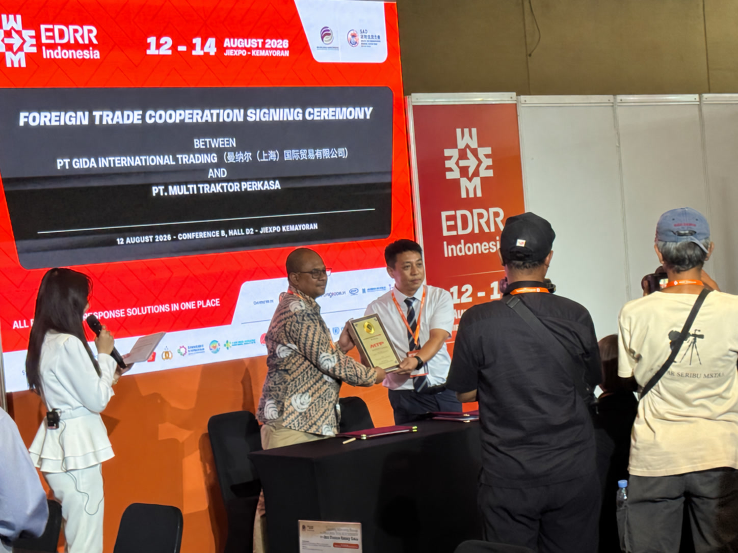 Partnership presentation following the cooperation signing ceremony
