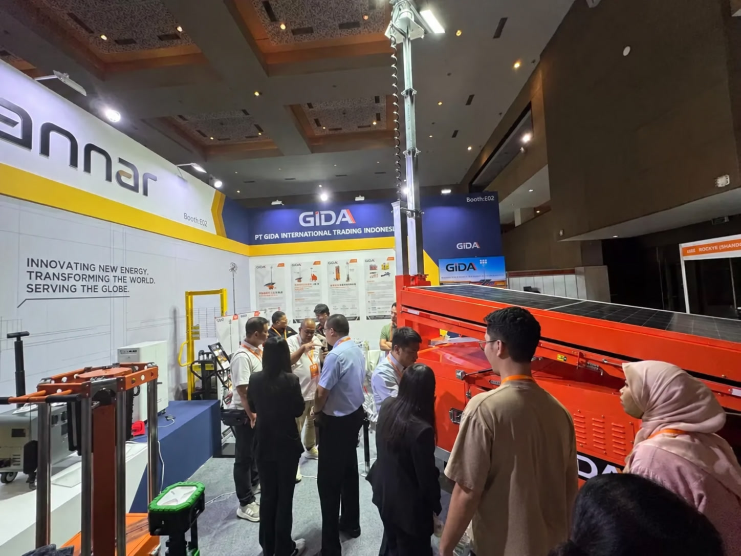 Orange GIDA mobile lighting tower and visitors at Booth E02