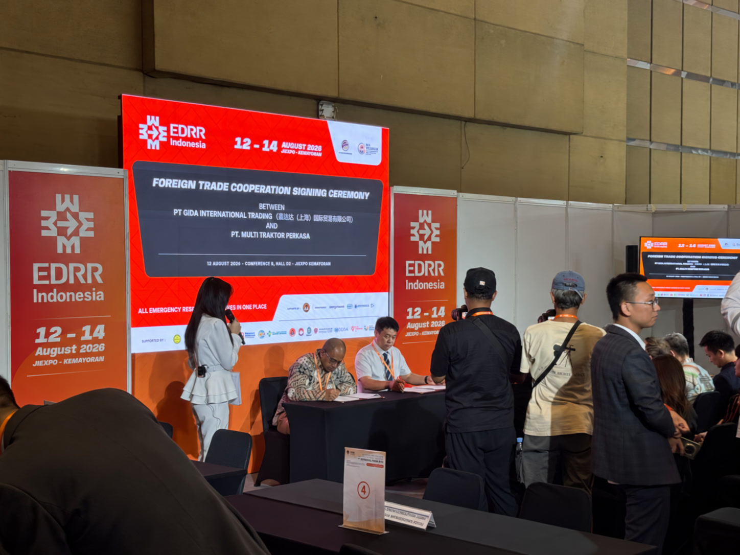 Cooperation signing ceremony between GIDA and PT Multi Traktor Perkasa at EDRR Indonesia 2026