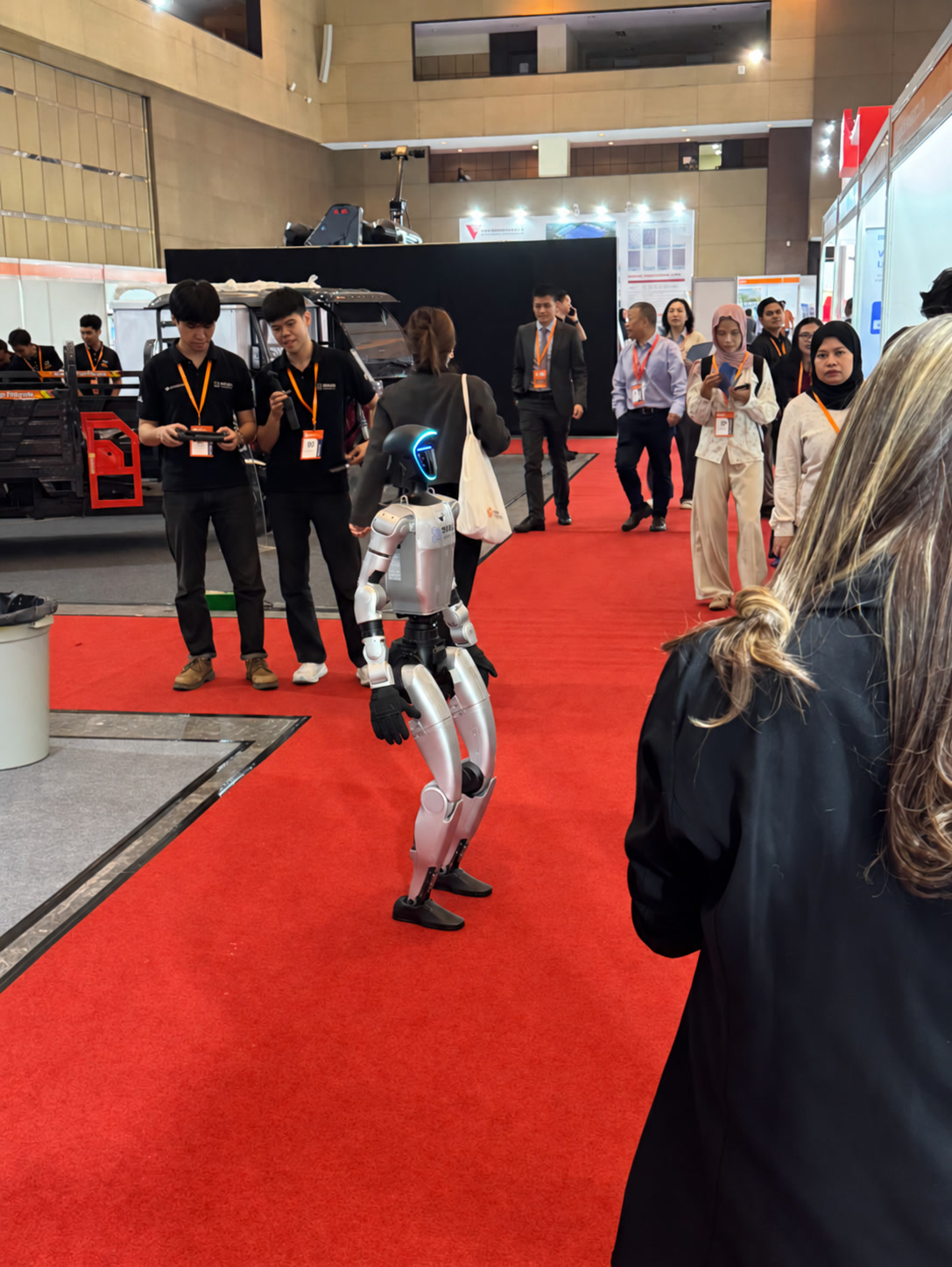 A robotics demonstration on the EDRR Indonesia exhibition floor